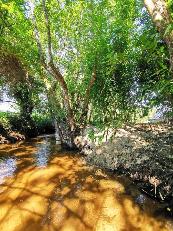 Hôtel Le tipi Arc-en-Ciel au bord de la rivière à Mios Extérieur photo