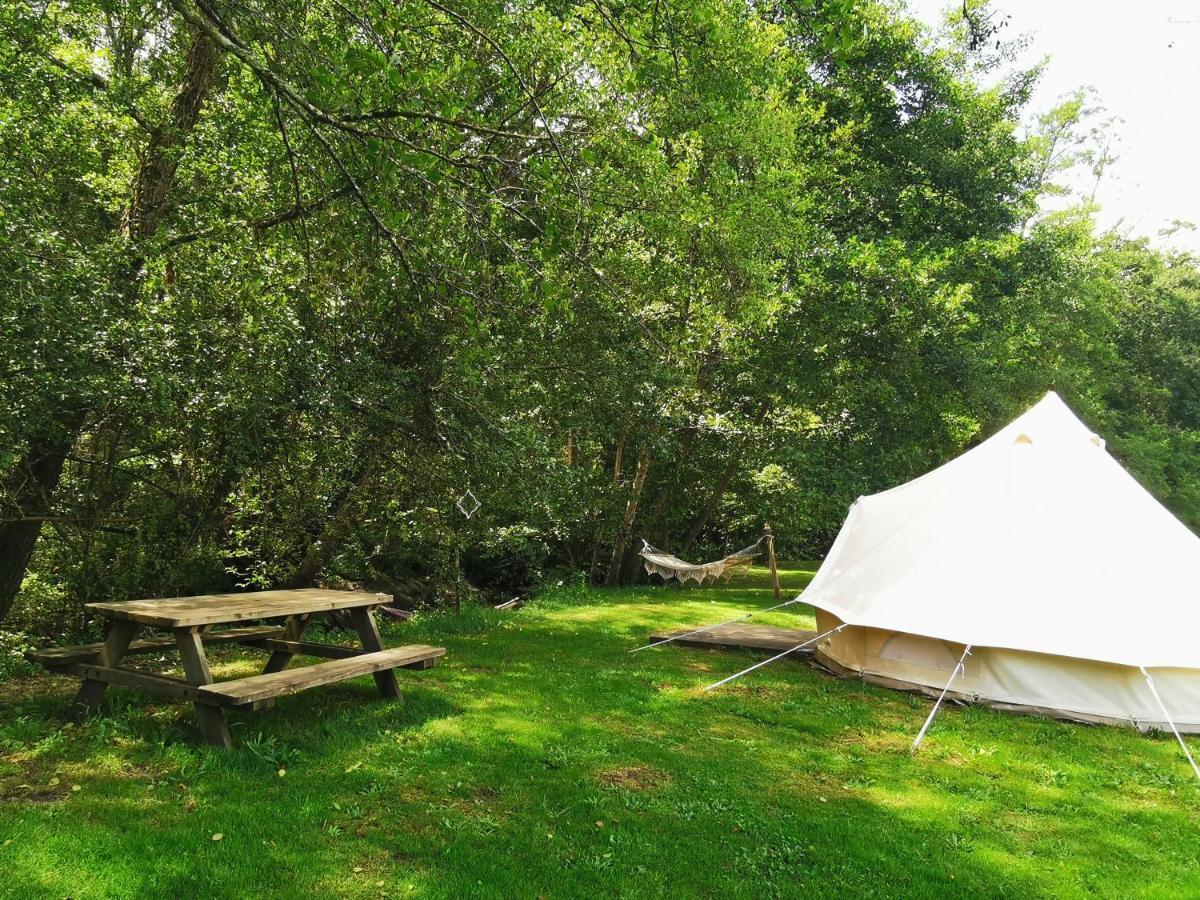 Hôtel Le tipi Arc-en-Ciel au bord de la rivière à Mios Extérieur photo